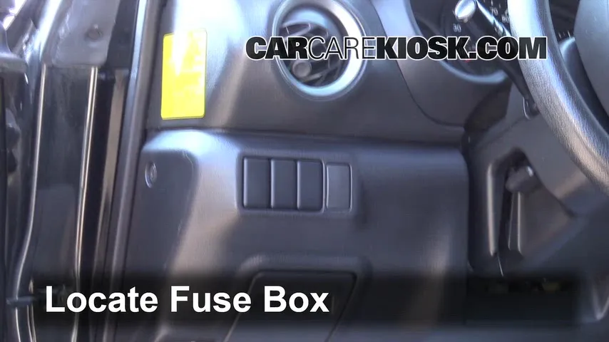 2007 Subaru Impreza 2.5i 2.5L 4 Cyl. Sedan Fusible (interior)